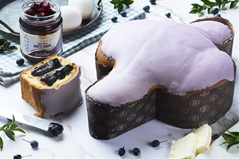 Colomba ricoperta di cioccolato rosa con confettura di mirto sardo da spalmare