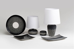 Memaceramicart Lampada da tavolo modellata e decorata  con incisioni a mano in ceramica (14x20 cm)