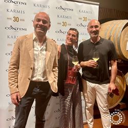 Il team Kara Sardegna con il team Cantina Contini per il 30° anniversario del Karmis